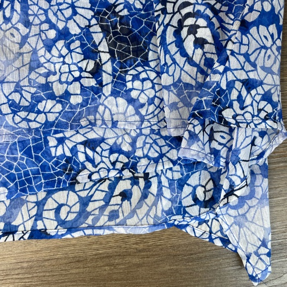 Fever Women’s Blue Sleeveless Blouse, size Medium - Picture 3 of 9